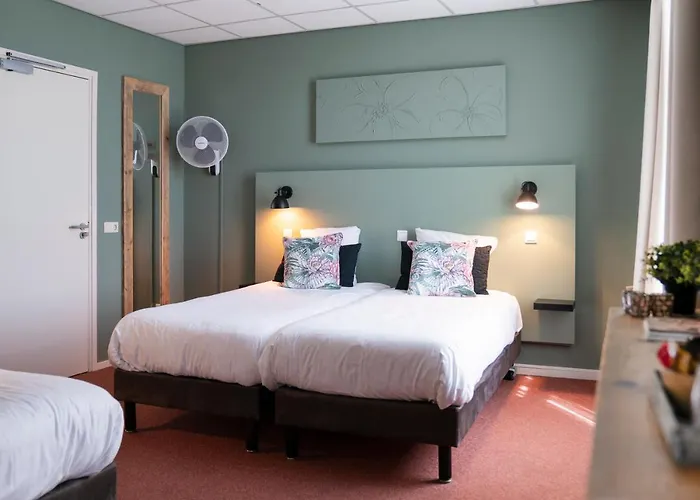 フローラ ホテル ヒルレーゴム